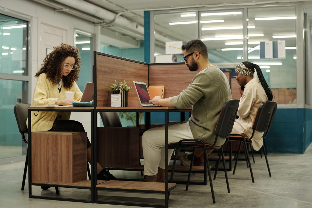 Les avantages du coworking pour les professionnels en quête de flexibilité